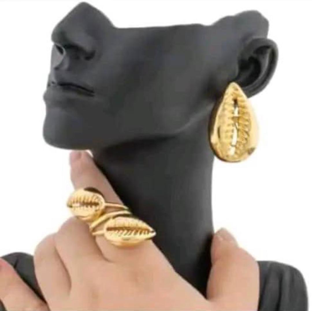 ASANTEWA ( Earrings . Bracelet . Finger ring .Chain and pendant ) set